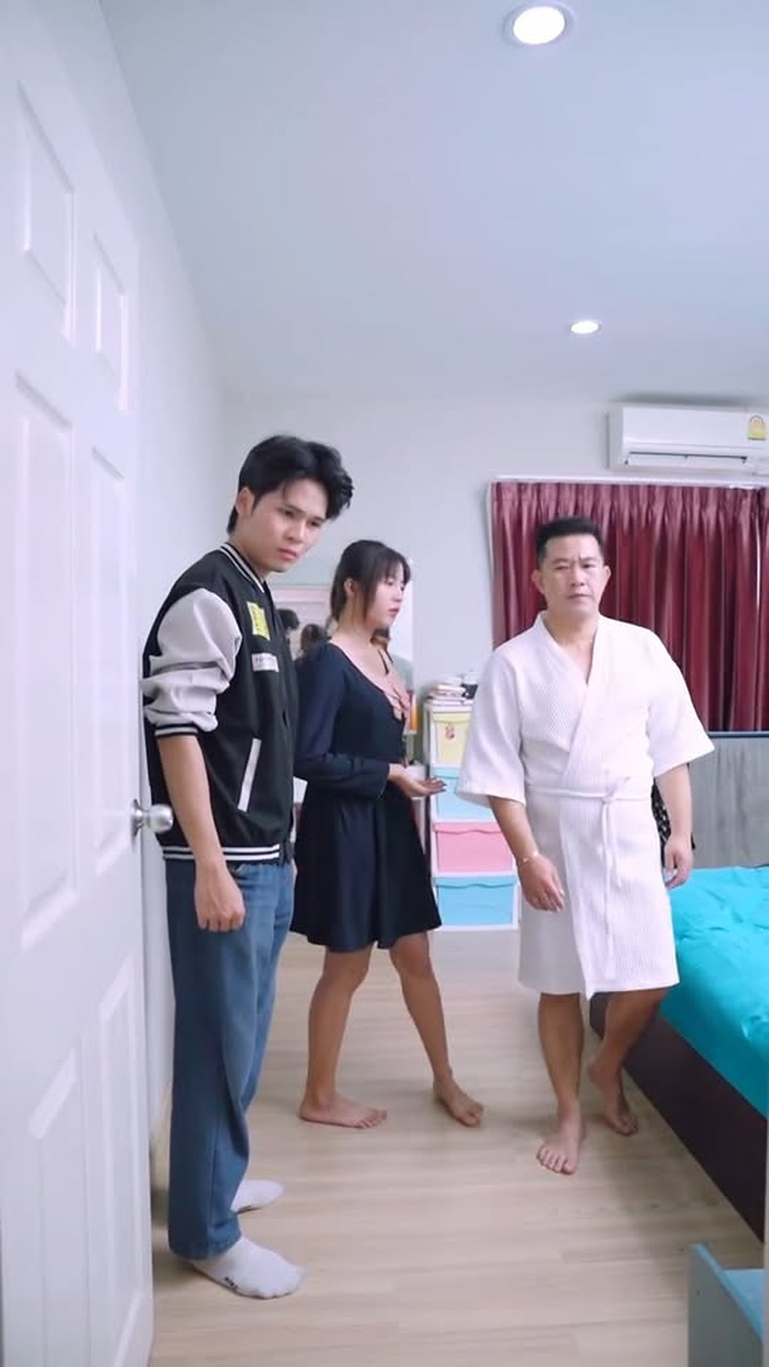 E2205048_พ ชายพาโจรเข ามาถ งในบ าน_part2