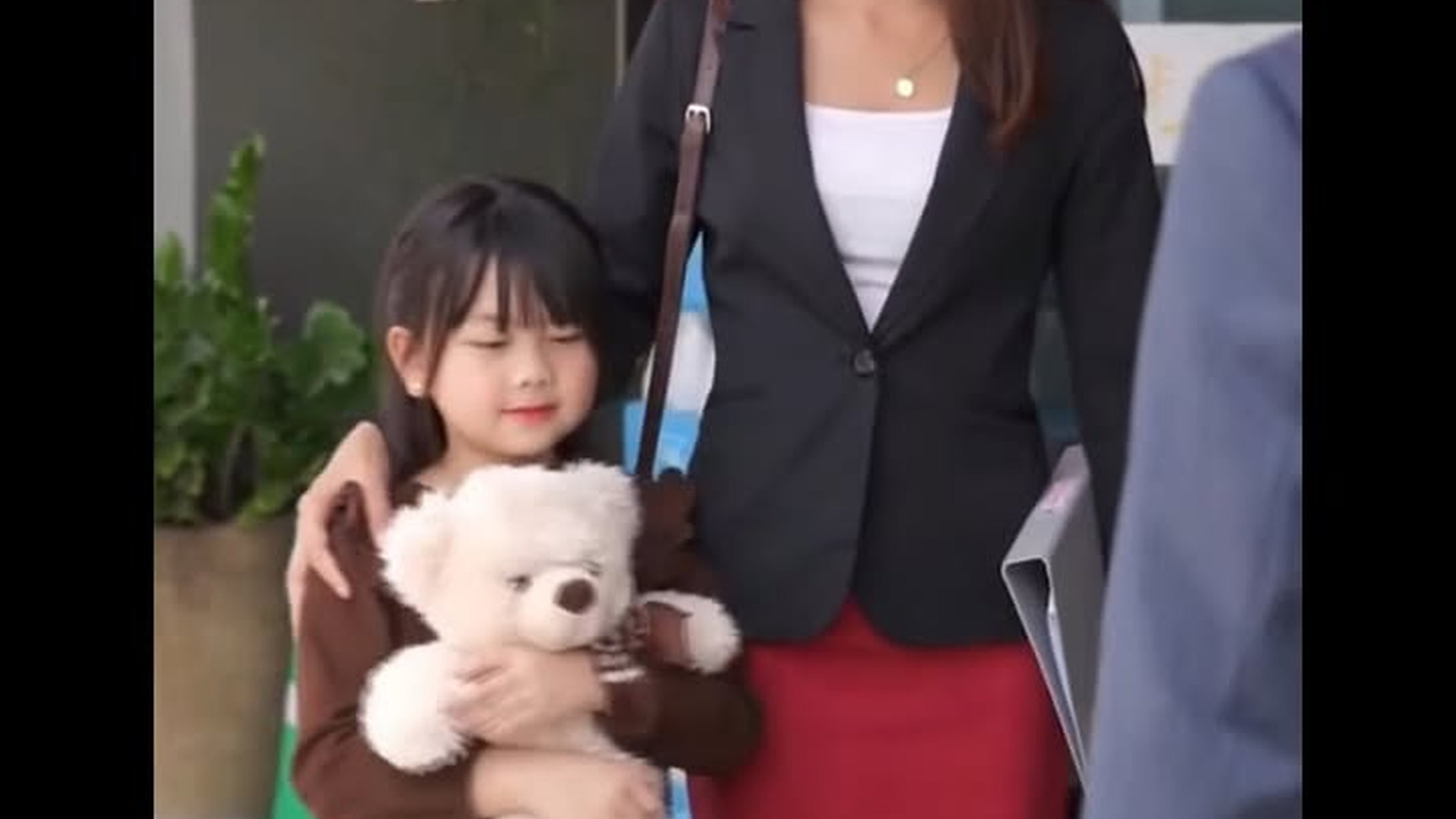 L0406014_155K views 6.6K reactions บอสเขาไม ร บคนม ล กอย างเธอมาเป นภาระหรอกนะ!!! HAPPY Chanel_part2