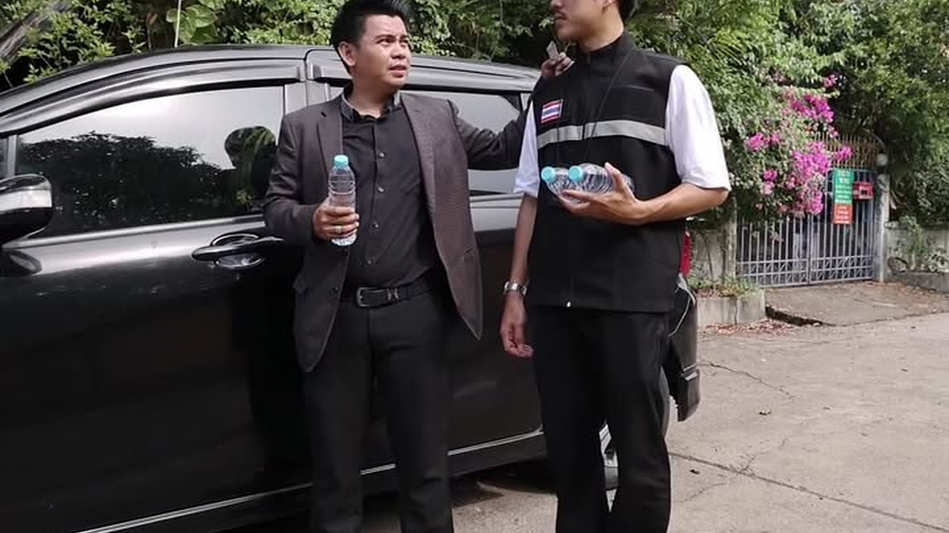 B2006080_ตำรวจกำล งทำอะไรก บรถป า (ละครส น) ป าดา หน งส น_part2.mp4