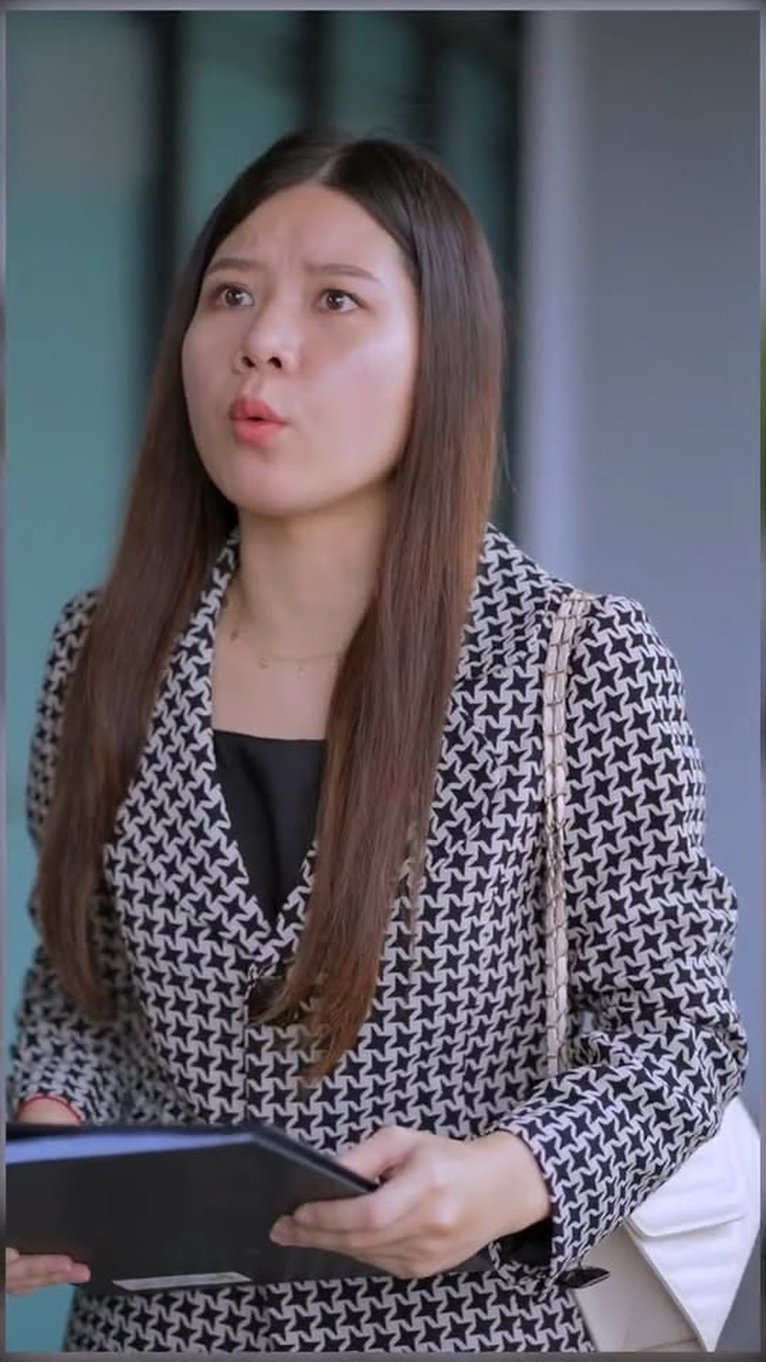 A0807019_323K views 5.2K reactions แค จะไปหาท านประธาน ถ งข นด งคนอ นออกจากรถ แบบน เร ยกอะไรด !!! อ_part2.mp4