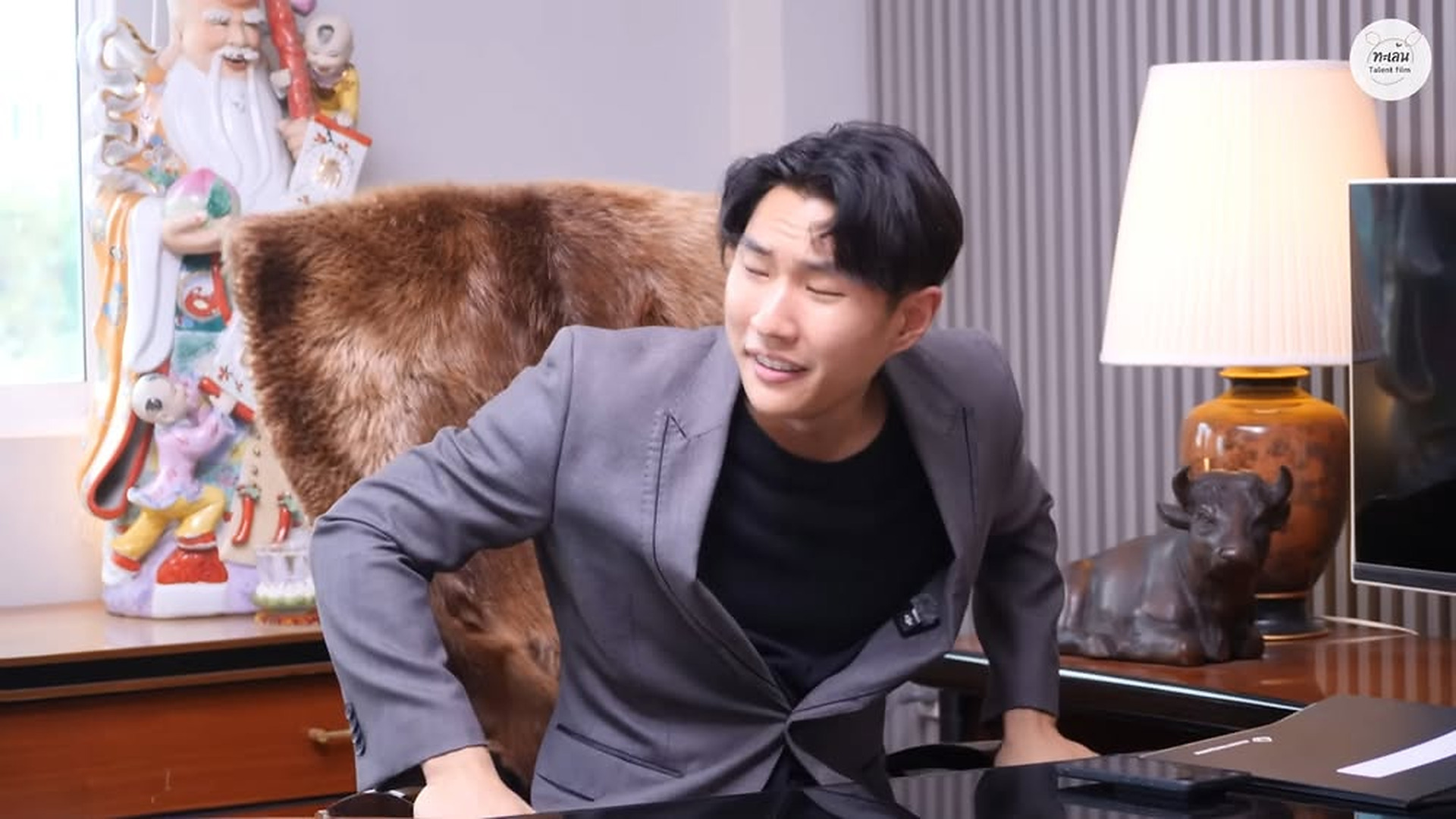 L270730 หนังสั้น : บอดี้การ์ดสาว ช่วยชีวิตท่านประธานบริษัท.webm