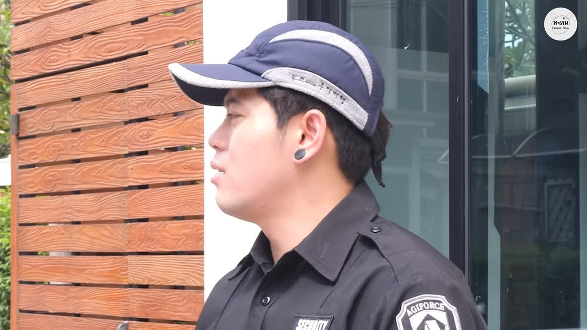 L270735 หนังสั้น : เมื่อผู้จัดการ เจอเพื่อนเก่าเป็นยามที่บริษัทตัวเอง.webm