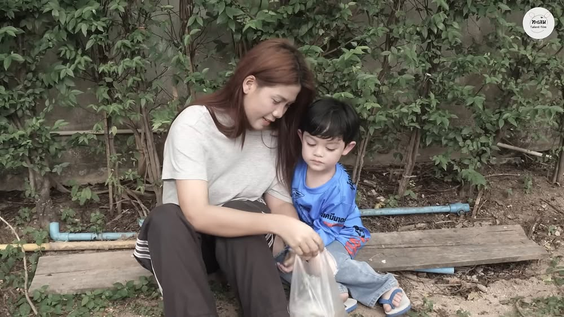 L270749 หนังสั้น : เด็กขโมยข้าวในวันนั้น กลายเป็นเศรษฐีในวันนี้ | ทะเล้นฟิล์ม #หนังสั้น.webm