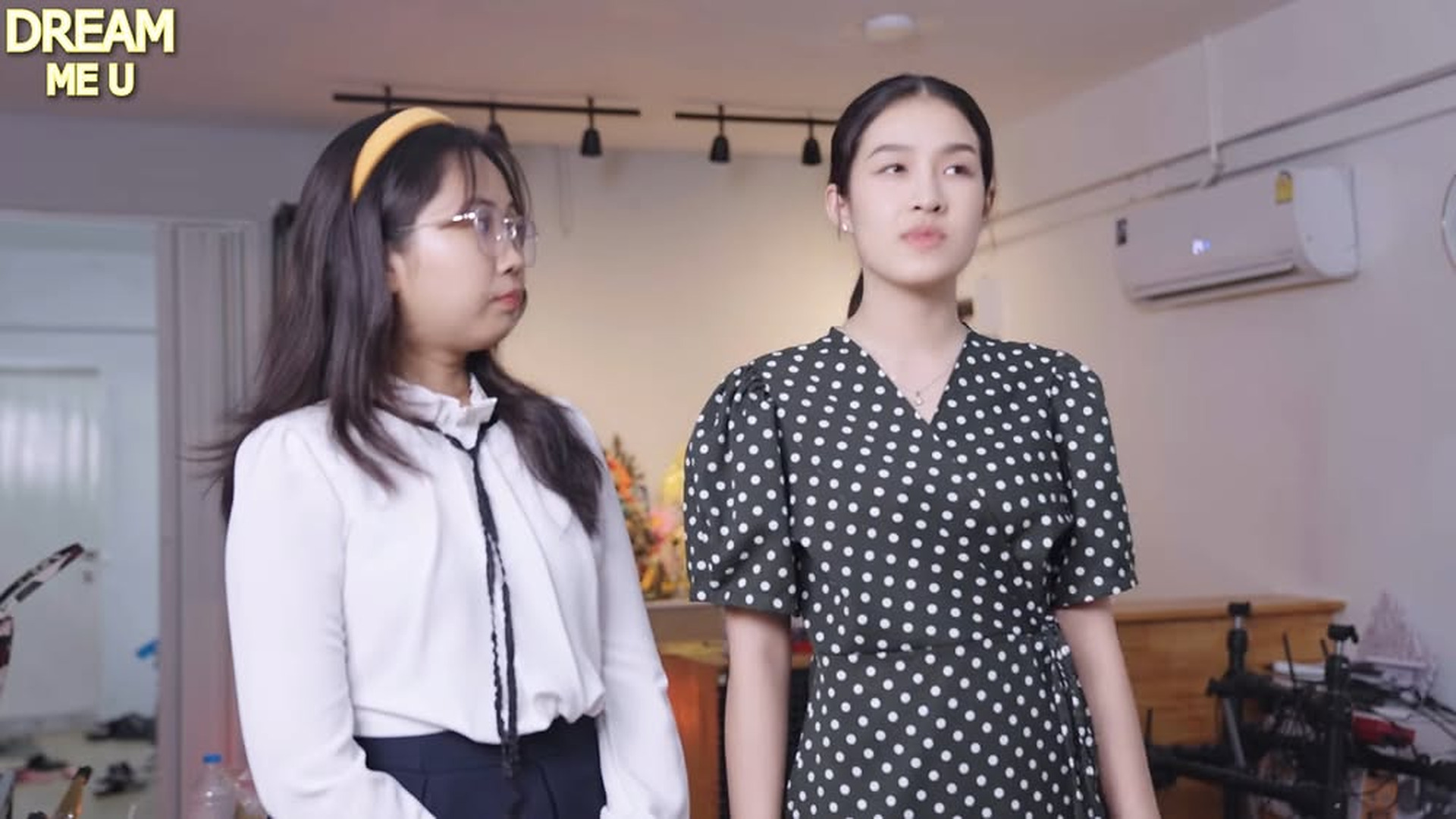 R0822016_อิจฉาจนเป็นบ้าเลยเหรอ.webm